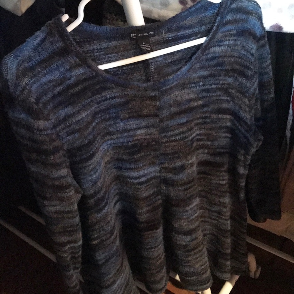 A long sleeve short/sweater